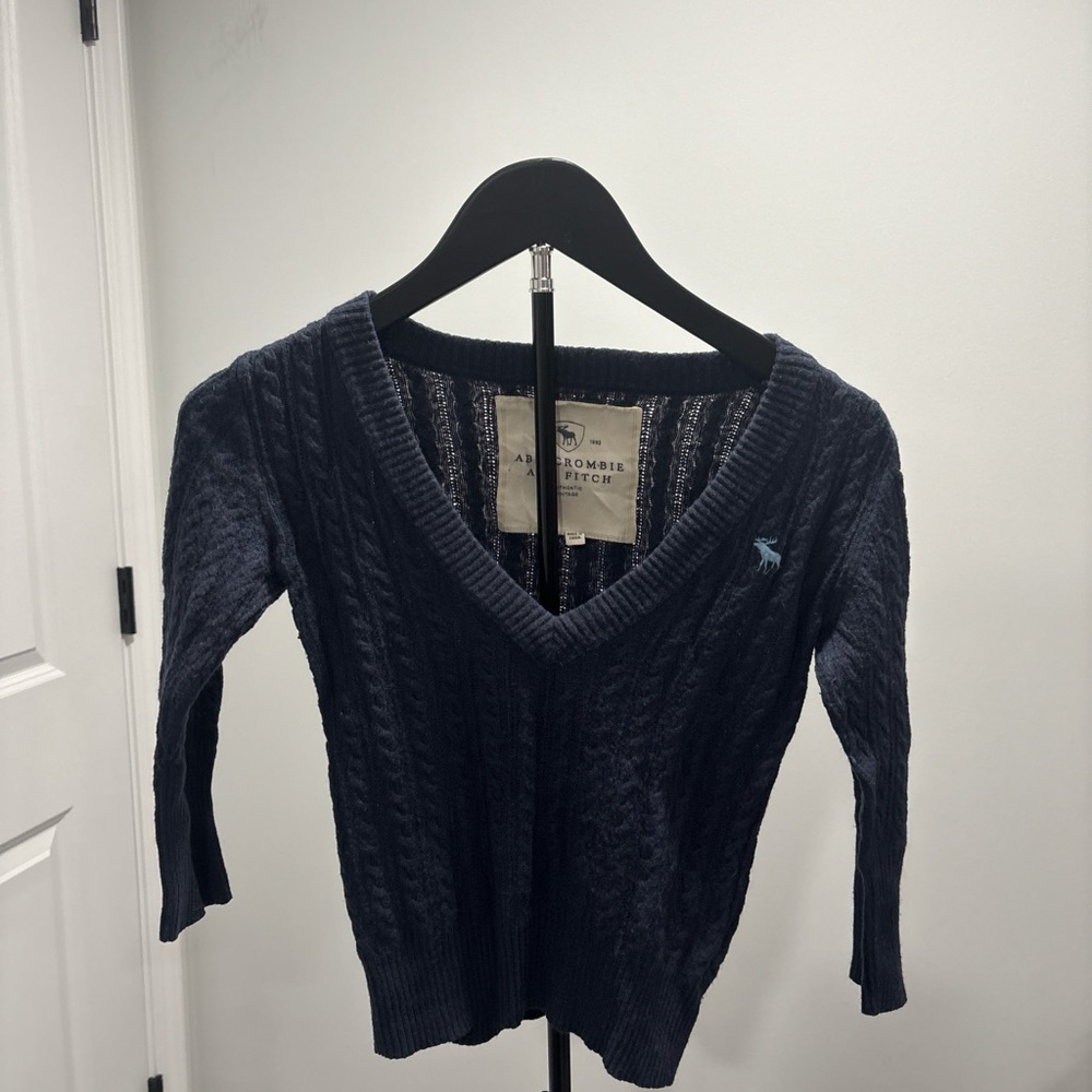 Vintage Abercrombie & Fitch Women's Navy Cable-Knit V-Neck Sweater with Logo